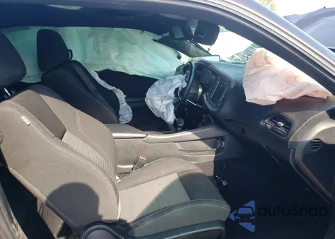 2020 Dodge Challenger Sxt z USA, uszkodzony, nr VIN 2C3CDZAG6LH198315